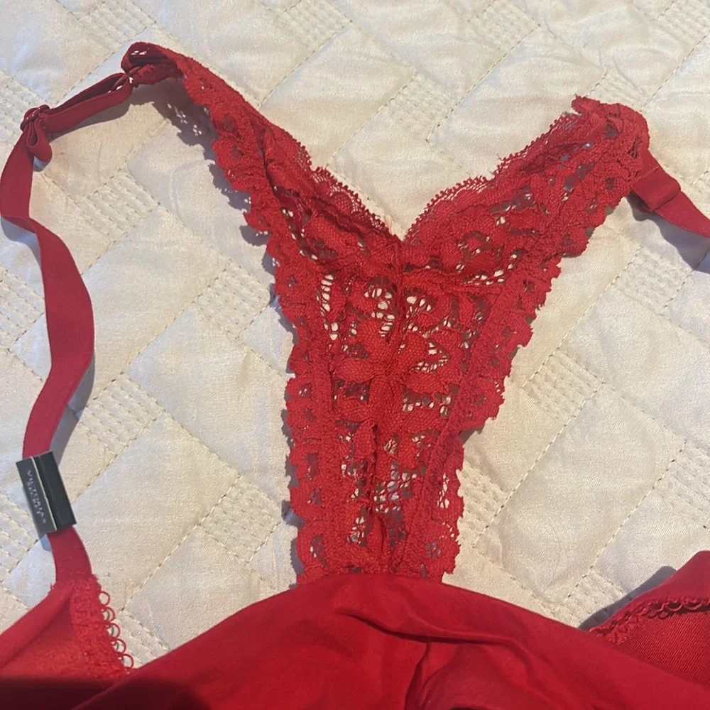 Red bra - Picture 2 of 5